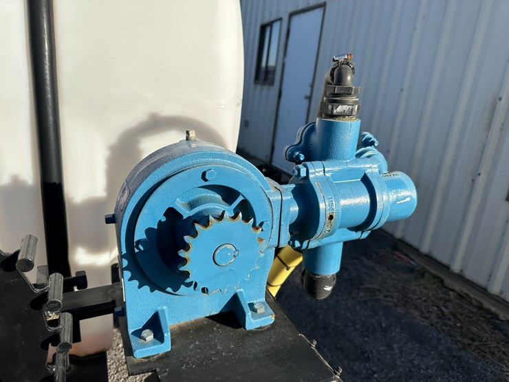 #32832-•-adams-500gal-water-trailer-image-32