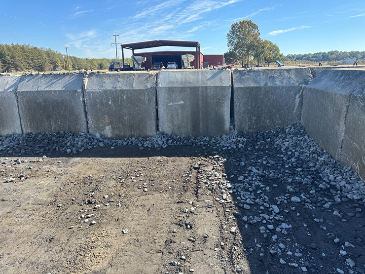 #32727-•-lot-of-(13)-~57"x80"-concrete-culvert-sectionss-image-28