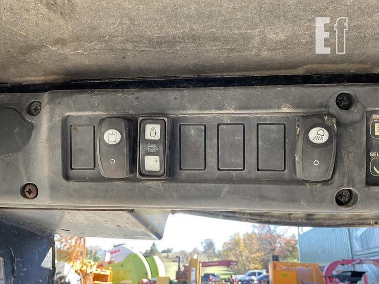 2006-deere-ct322-image-14