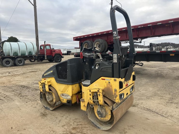 2015-bomag-bw120-image-3