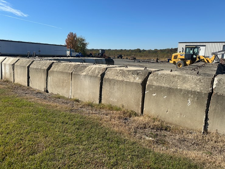 #32728-•-lot-of-(13)-~57"x80"-concrete-culvert-sectionss-image-3