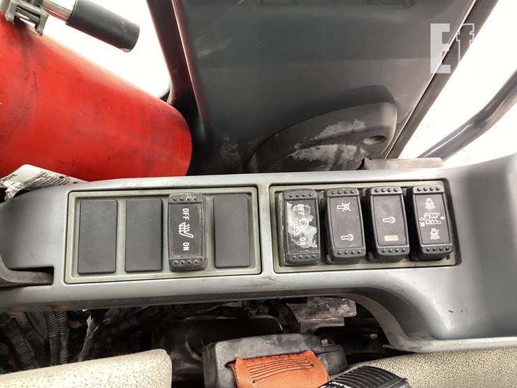 2019-deere-245g-lc-image-15