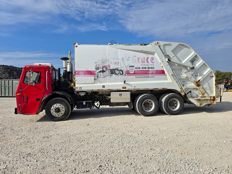 2001-mack-le613-image-9