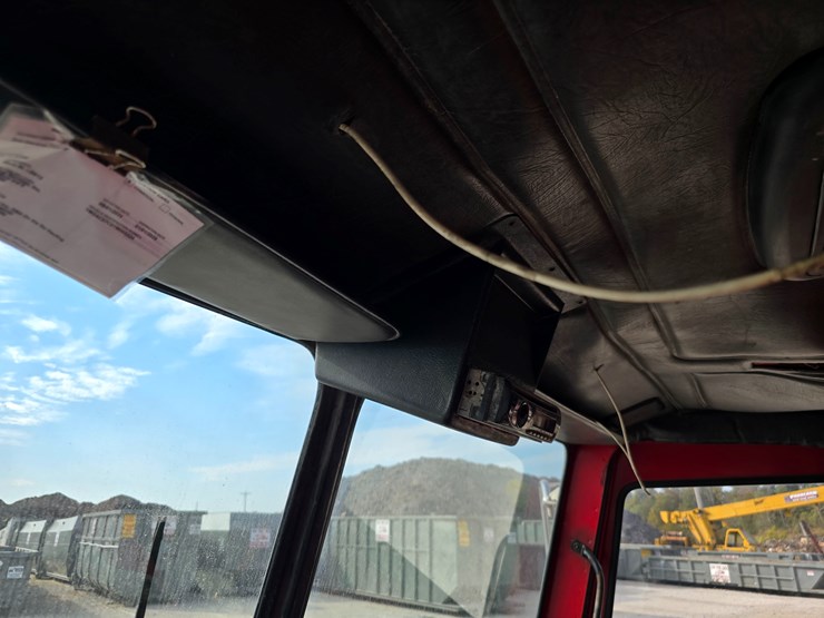 2001-mack-le613-image-59