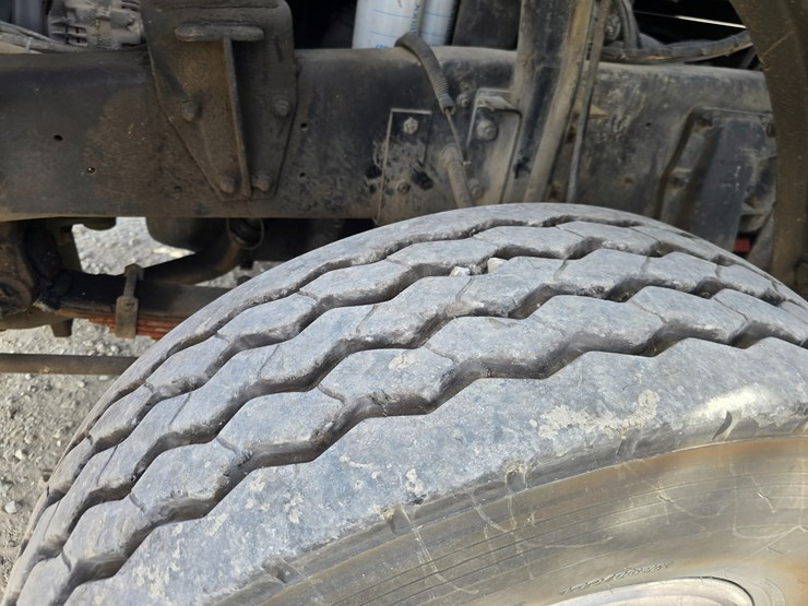 2001-mack-le613-image-75