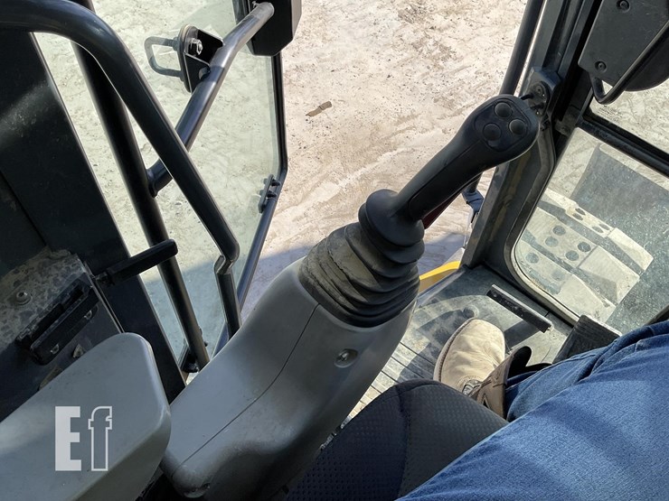 2020-deere-85g-image-17