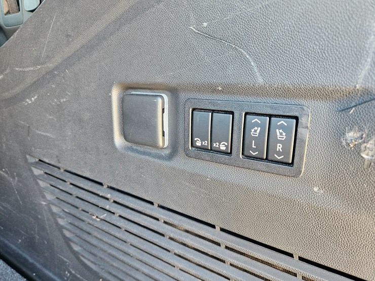 2022-gmc-yukon-xl-image-55