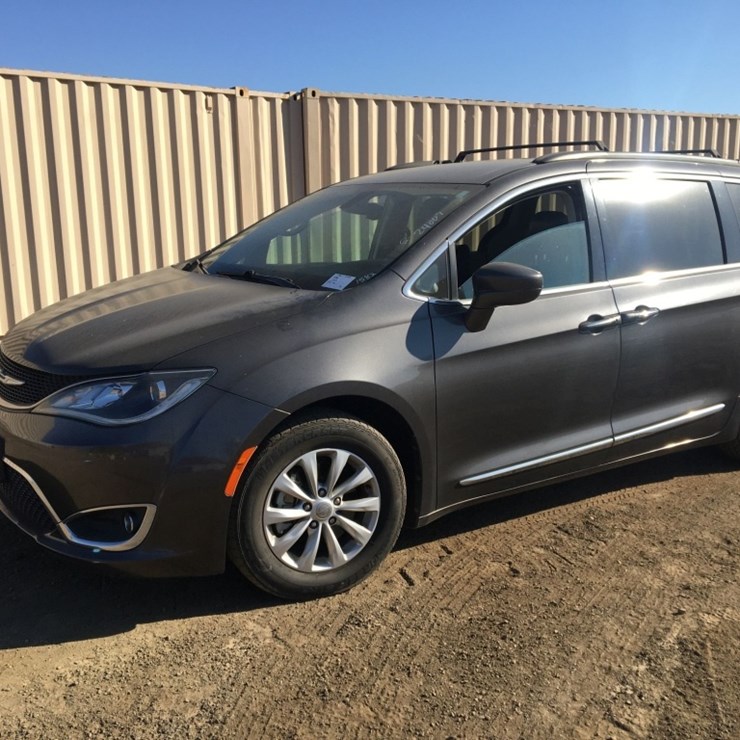 2017 CHRYSLER PACIFICA