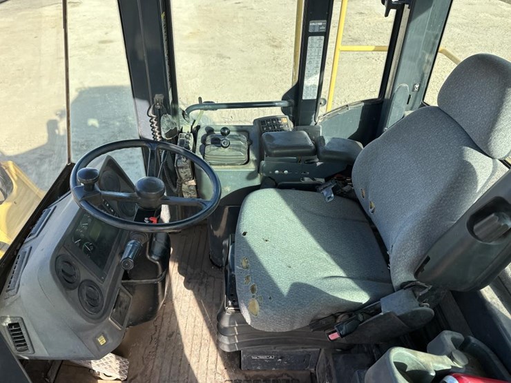2006-deere-744j-image-29