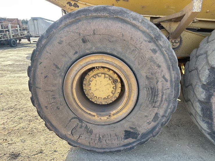 2010-caterpillar-740-image-52