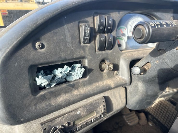 2010-caterpillar-740-image-36