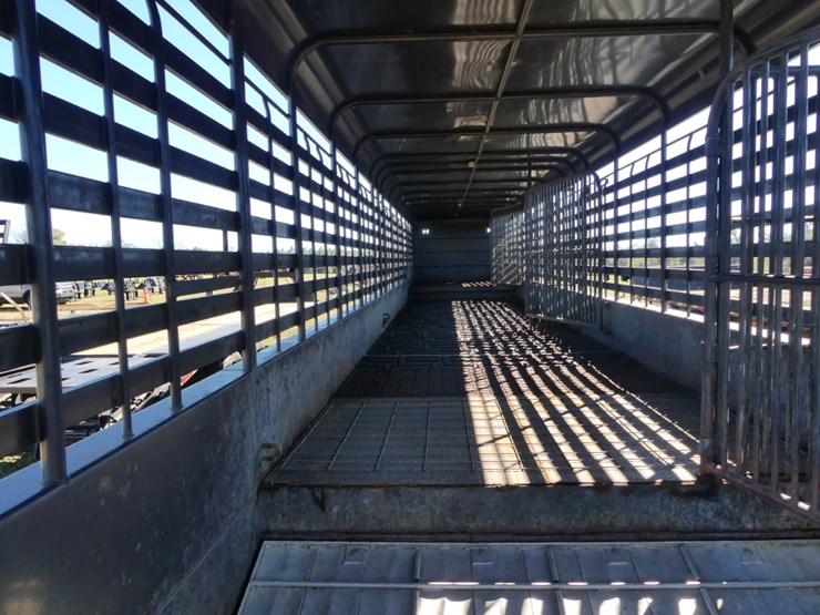 2015-goose-neck-cattle-trailer-image-8