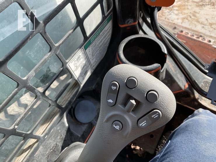 2014-bobcat-t650-image-21