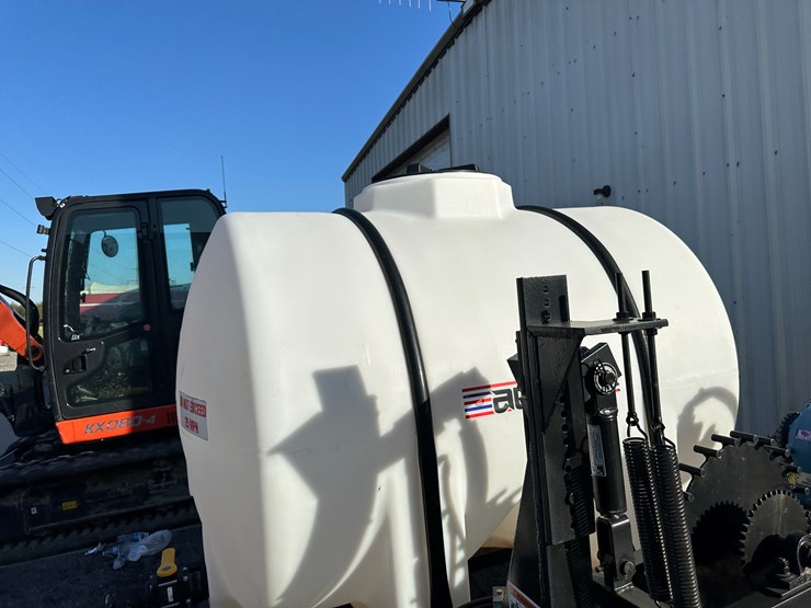 #32832-•-adams-500gal-water-trailer-image-17