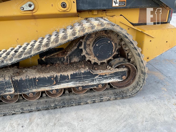 2019-deere-331g-image-11