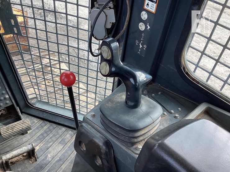 2017-deere-650k-lgp-image-16