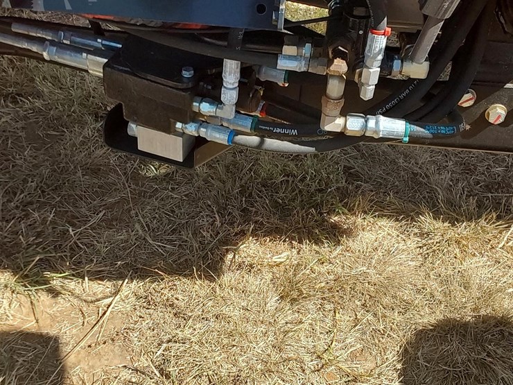 2023-mahindra-1635-hst-image-32