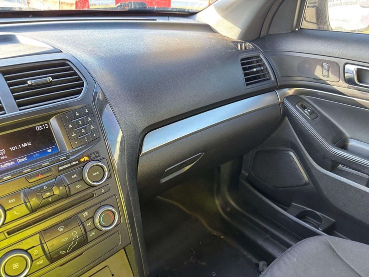 2018-ford-explorer-image-18