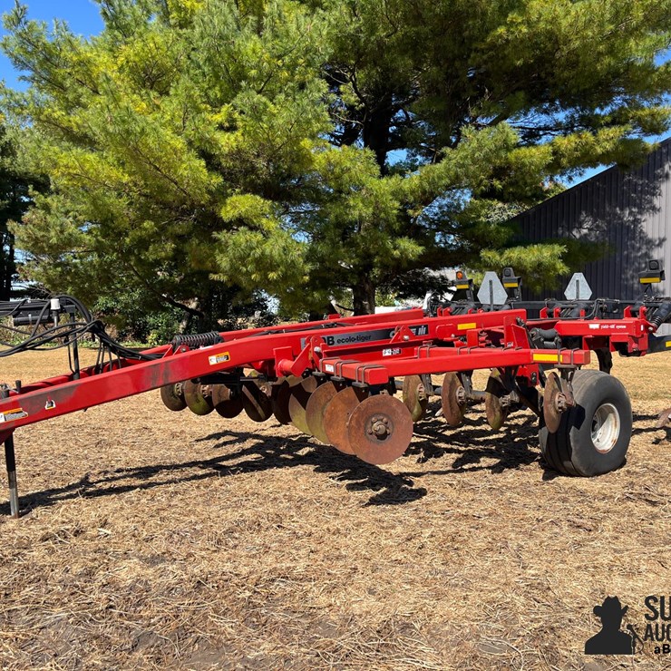 Case IH 530B Ecolo-Tiger 9-Shank Disk Ripper