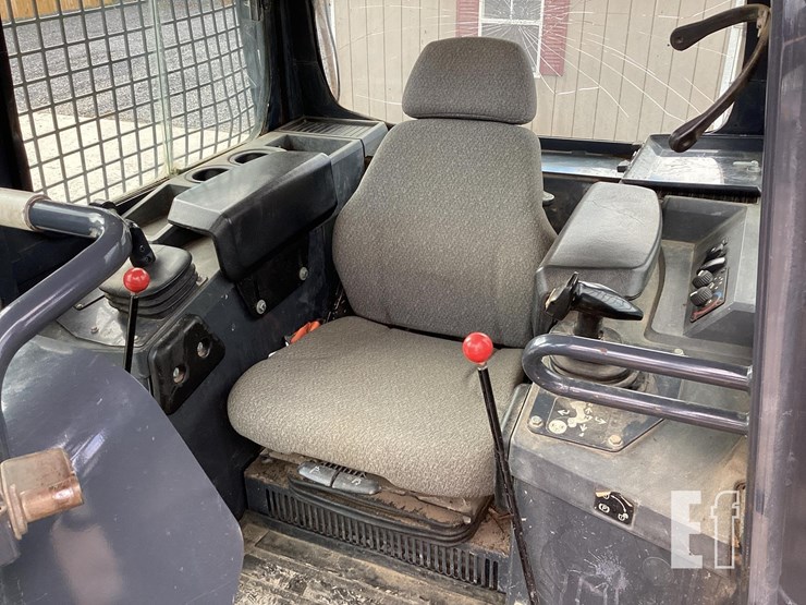 2017-deere-650k-lgp-image-15