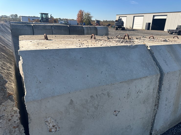 #32725-•-lot-of-(13)-~57"x80"-concrete-culvert-sections-image-25