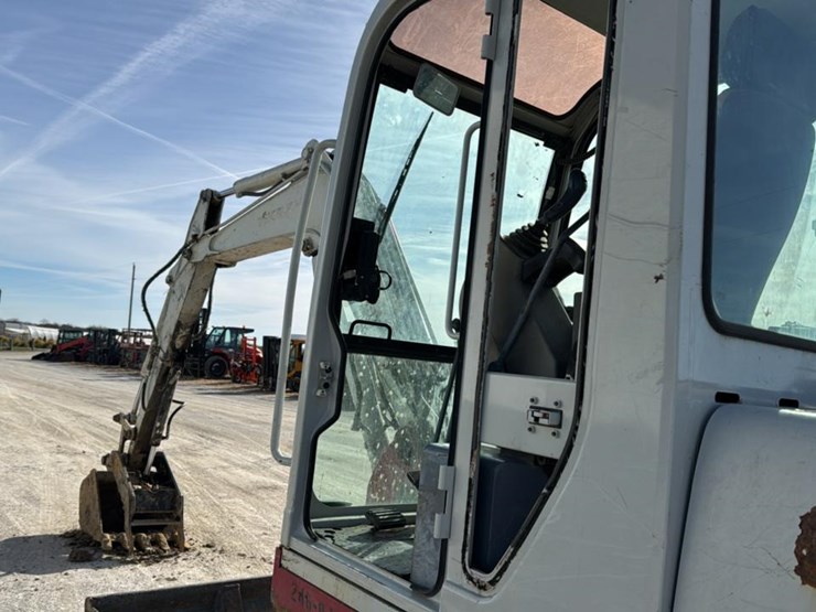 takeuchi-tb145-image-39