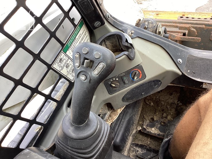 2022-bobcat-t770-image-15