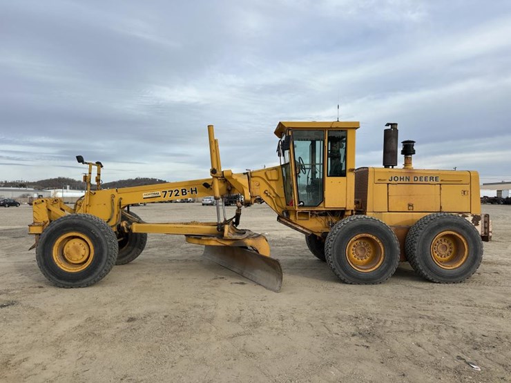 1989-john-deere-6-image-2