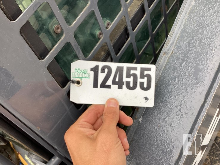 2020-deere-317g-image-21