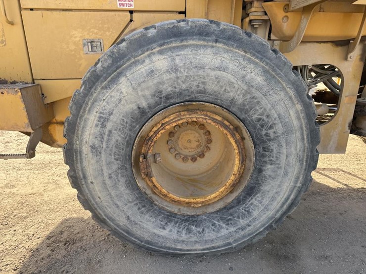 2002-deere-744h-image-41