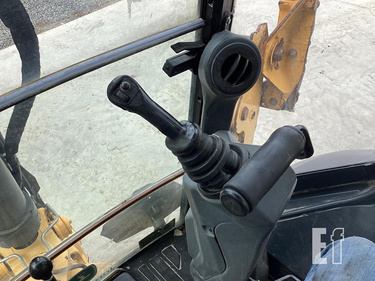 2017-deere-410l-image-19