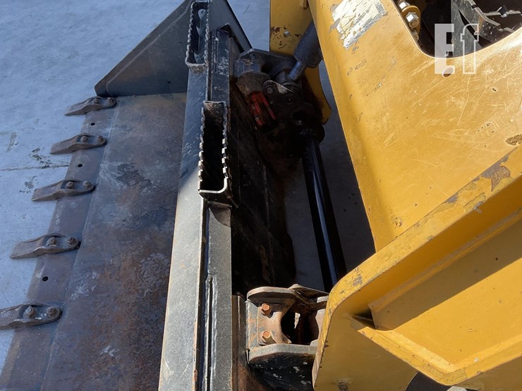 2019-caterpillar-259d-image-10