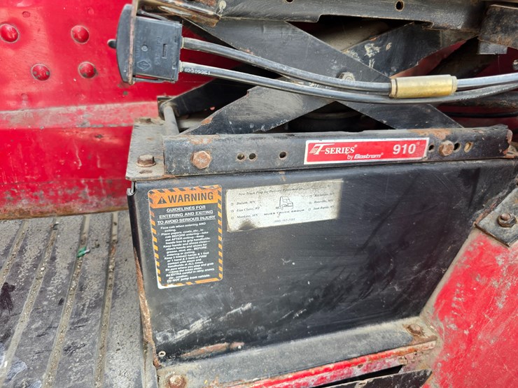 2001-mack-le613-image-46