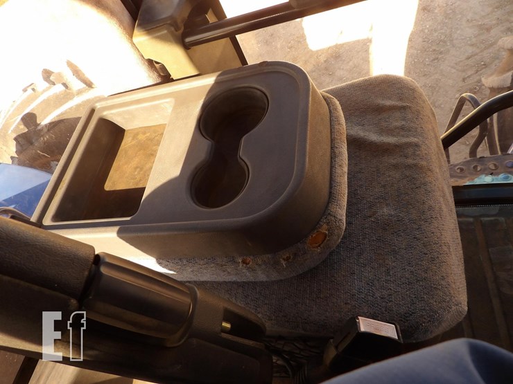 new-holland-t9040-image-36