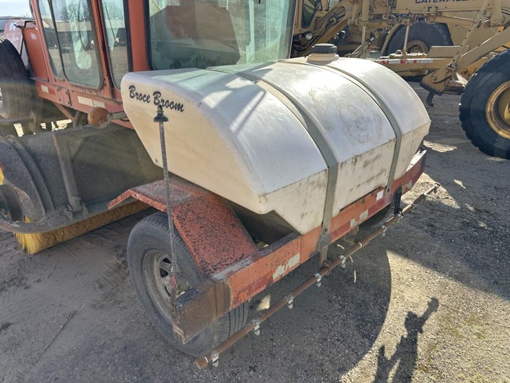 #1905-•-broce-sweeper-image-10