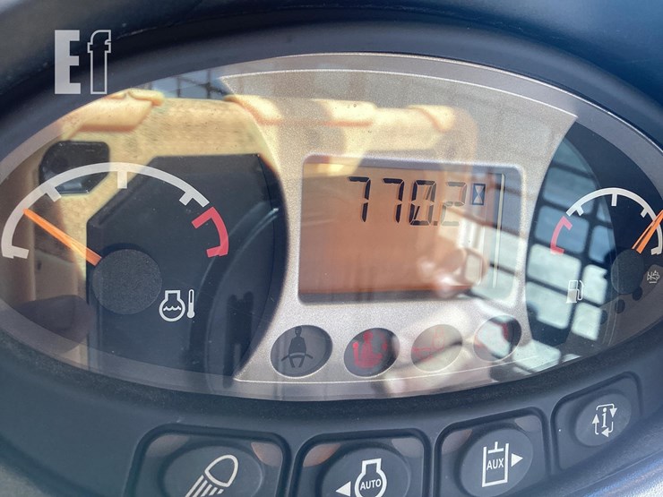 2017-bobcat-s740-image-13