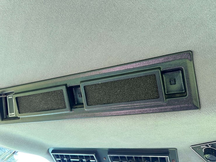 white-american-80-image-49