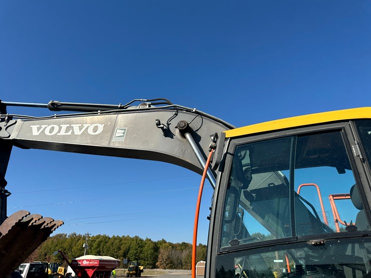 #32825-•-volvo-ec200e-crawler-excavator-image-34