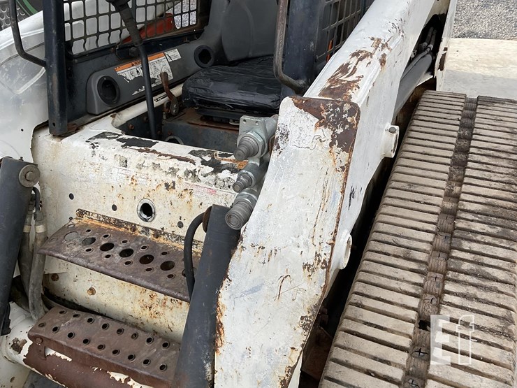 2005-bobcat-t250-image-11