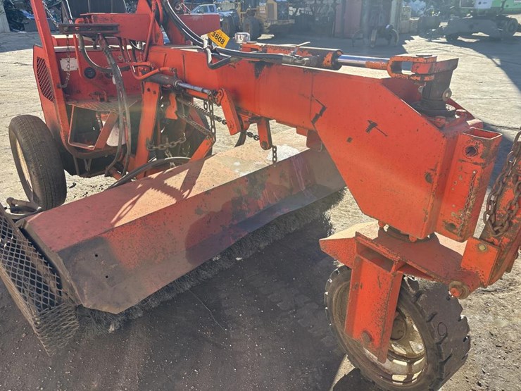 #3808-•-72"-ride-on-power-broom-image-9