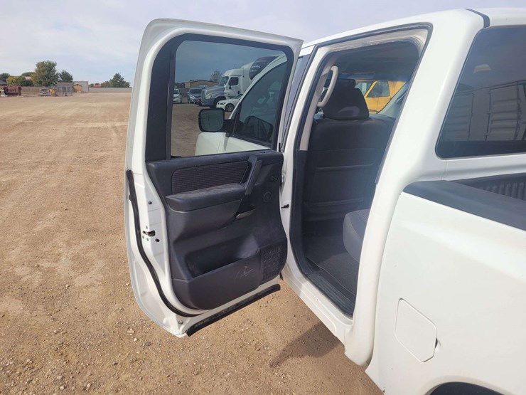 2013-nissan-titan-image-6