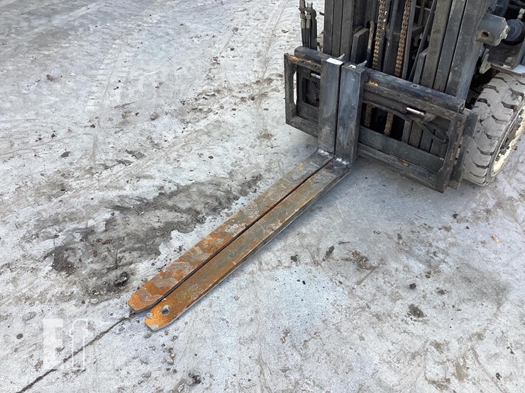 2010-nissan-mcpl02a25lv-image-9