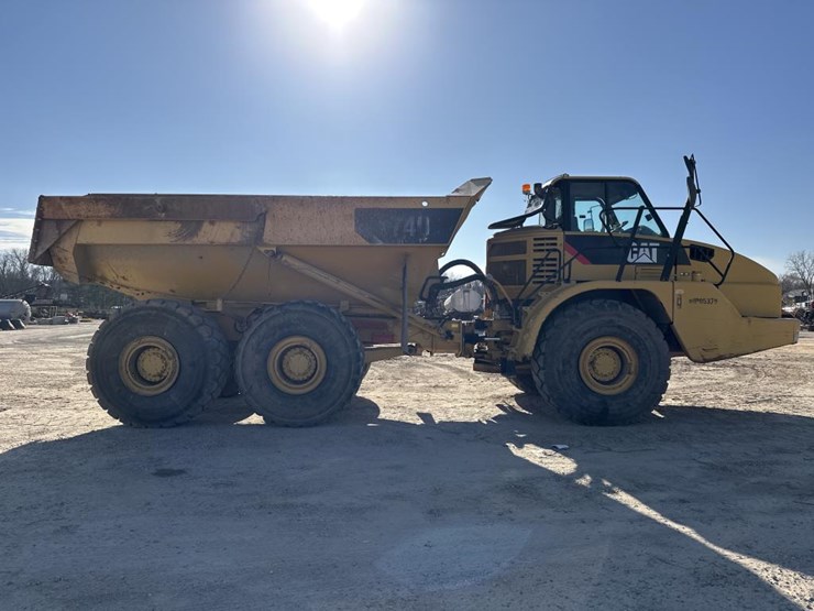 2010-caterpillar-740-image-6