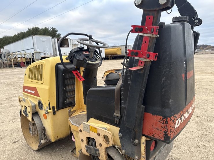 2009-dynapac-cc900-image-26