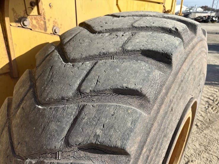 2006-deere-744j-image-41