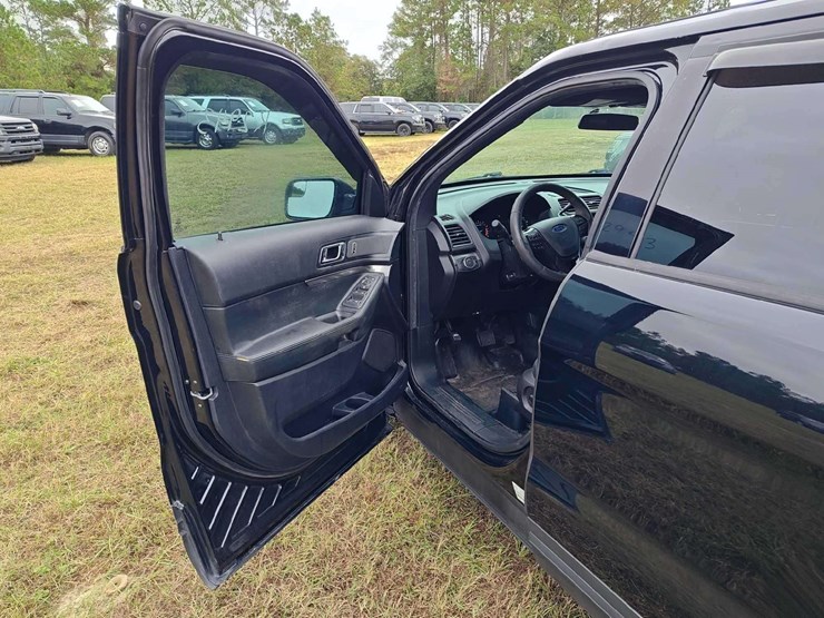 2018-ford-explorer-image-17