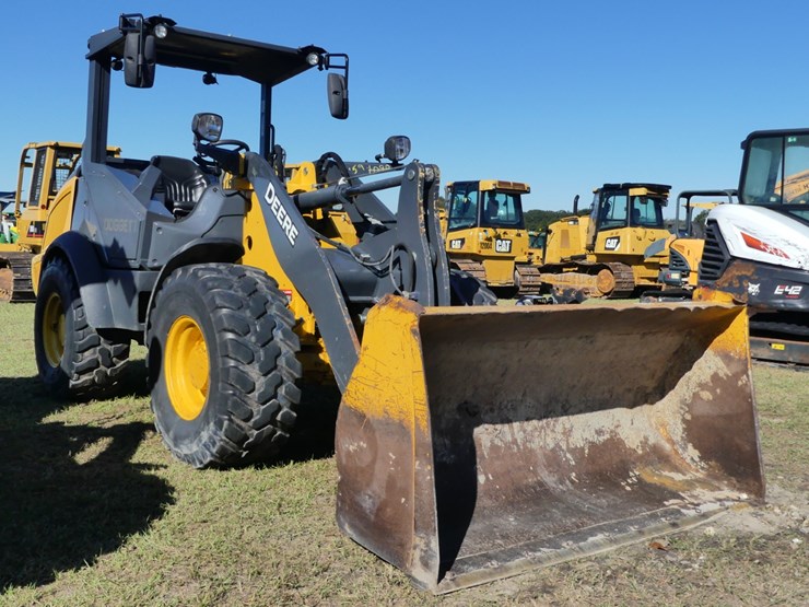 2021-deere-204l-image-1