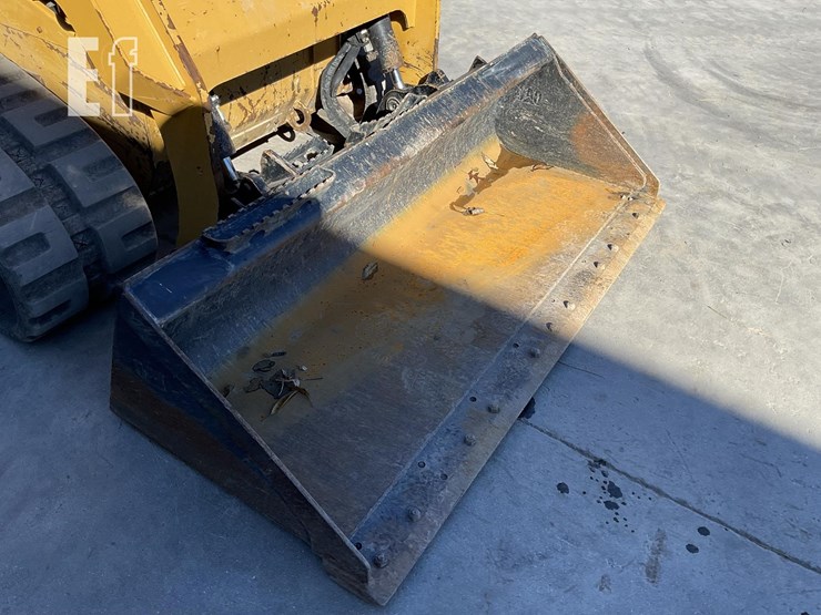 2020-caterpillar-259d3-image-11