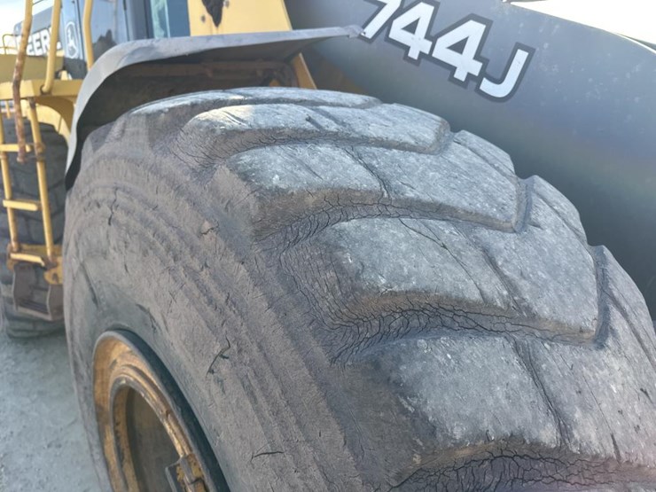 2006-deere-744j-image-45