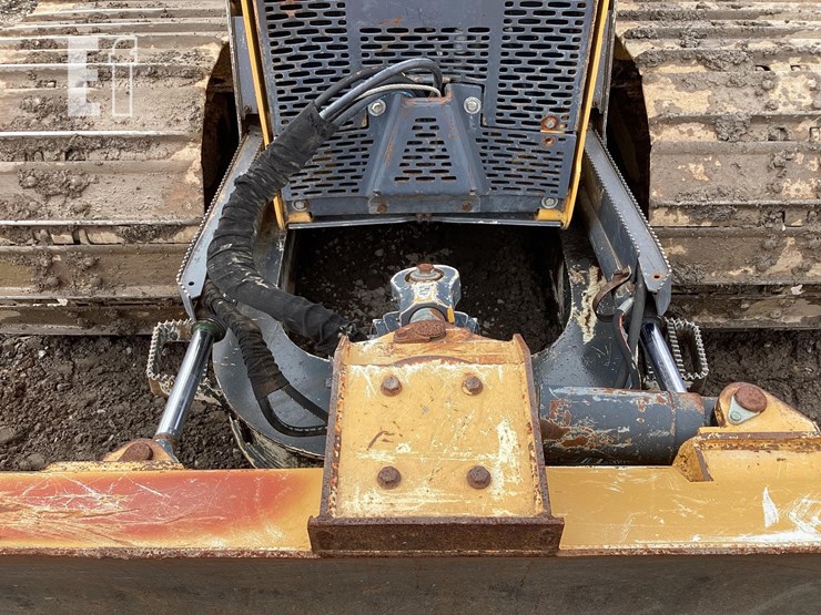 2017-deere-650k-lgp-image-10